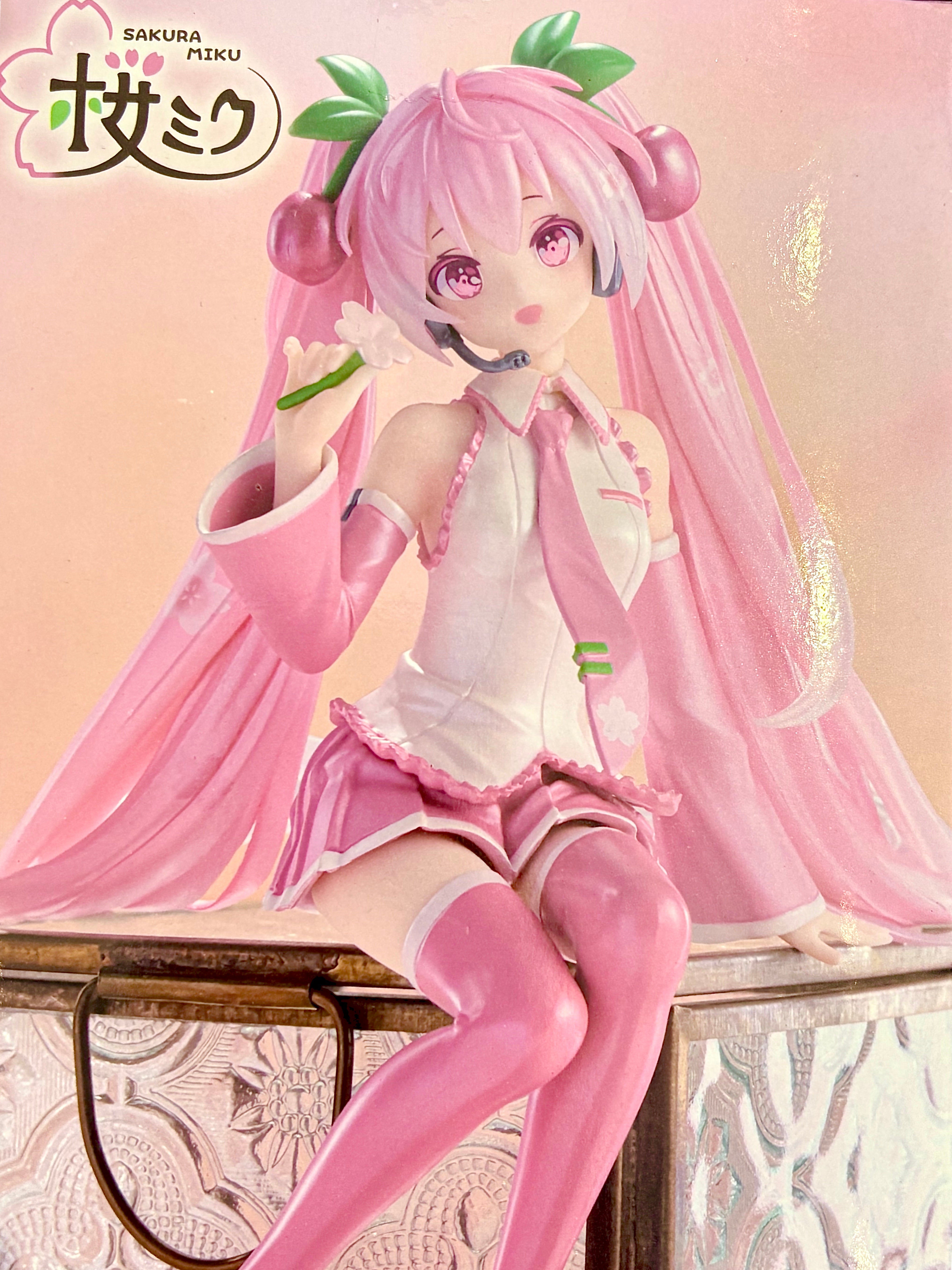 FuRyu Hatsune Miku Sakura Miku 2024 Pearl Color Noodle Stopper